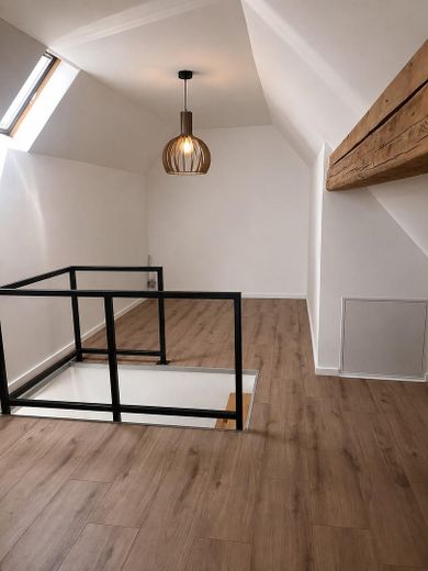 Neu saniertes Reihenendhaus in Harhausen mit Gartenanteil – Dachstudio
