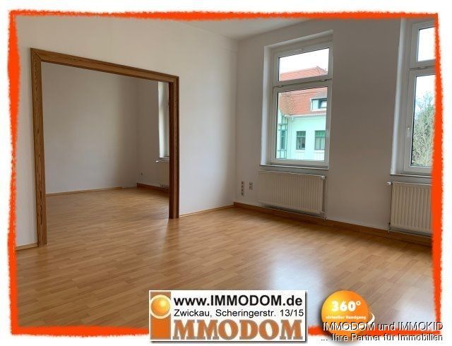 Großzügige Familienwohnung mit BALKON – Wohnzimmer