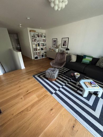 Exklusive 4-Zimmer-Wohnung in München-Obermenzing – Wohnzimmer