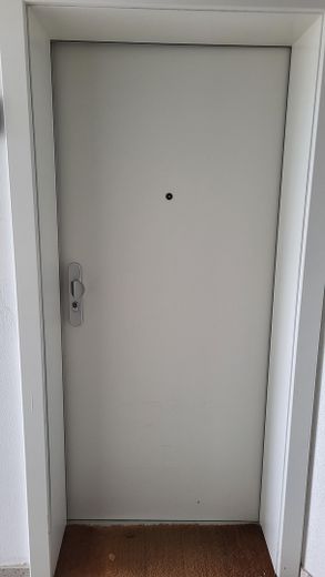 Vicino all’università - Luminoso appartamento di proprietà - Senza provvigione 120.000 € – Wohnungstür