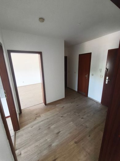 Freshly renovated 2-room condominium with winter garden, underground garage and view of greenery – private sale without broker commission – Foto 1