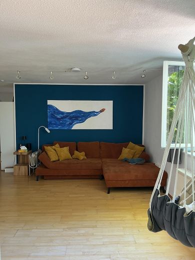 Amplio apartamento de 2 habitaciones en Colonia-Ehrenfeld – Sitzecke im Wohnzimmer