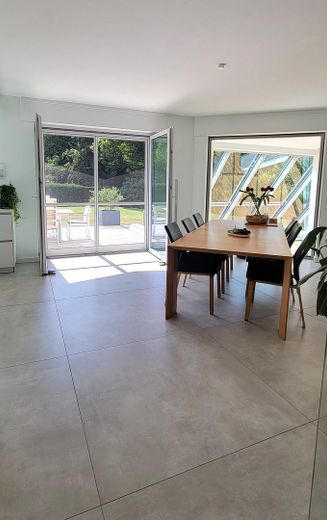 Direkt auf die große Terrasse