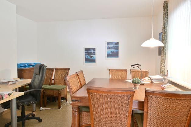Großzügiges 1-2 Familienhaus mit viel Platz und gehobener Ausstattung – Arbeitszimmer