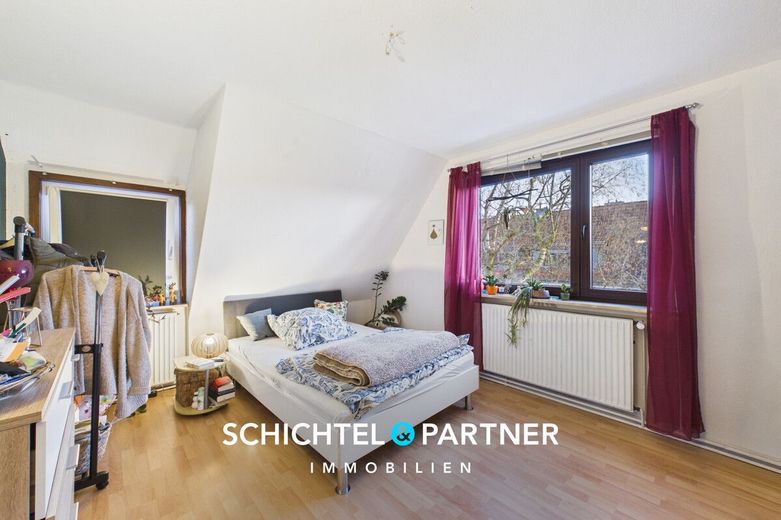 Fähr-Lobbendorf | Anlegerwohnung mit 3 Zimmern und saniertem Gebäude – S&amp;P | Schlafzimmer