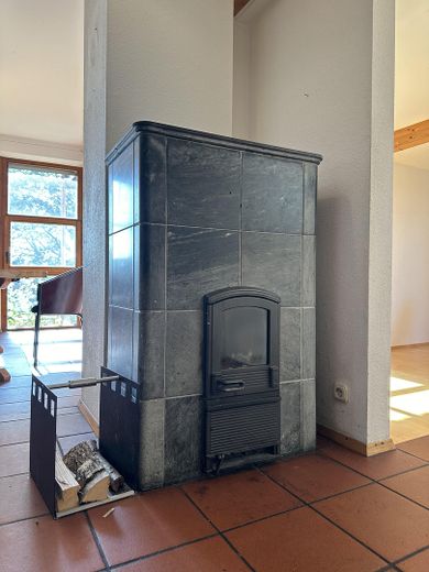 Holzofen mit Glasscheibe