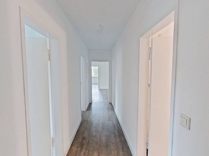 Moderno apartamento de 3 habitaciones con COCINA EMPOTRADA – Flur