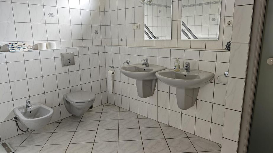 DHH mit großem Grundstück – Bad
