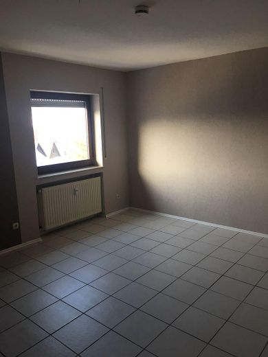 Großzügige 4-Zimmer-Dachgeschosswohnung mit 112 m² in ruhigem 4-Familienhaus in Sinntal – Foto 5