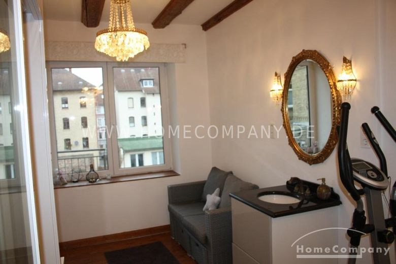 Große 3,5 Zi.-Altbauwhg., 2. OG, möbliert. Bad mit Wanne und Dusche, Balkon und kl. Garten zur gemeinschaftlichen Nutzung; Stellplatz vorhanden. – 87bed230d30a91288f95241f277190c4fa7fb8eb.jpg