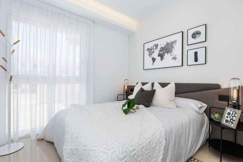 Große Schlafzimmer mit Einbauschrank