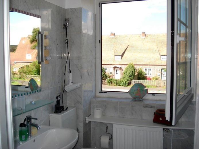 List/Sylt: charmante Eigentumswohnung Obergeschoss (1.Stock) + DG – Bad