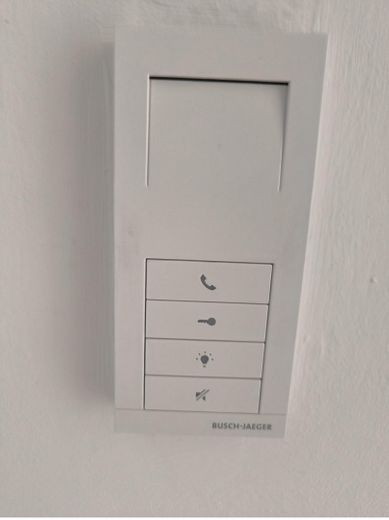 Direct beschikbaar, volledig gerenoveerd 3-kamerappartement op de bovenste verdieping met tuin, garage, 2 parkeerplaatsen & PV-installatie – Foto 6