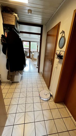 Lichtdurchflutete 3,5-Zimmer-Dachgeschosswohnung mit Balkon, Wärmepumpe und PV-Anlage – Flur
