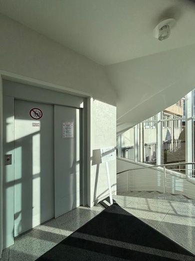 Aufzug u. Treppenhaus