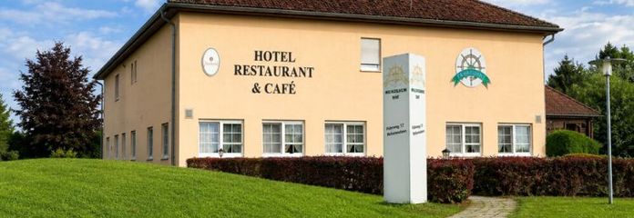 Modern hotel with restaurant and boat landing stage for rent, multi-purpose use in Hohenwutzen
