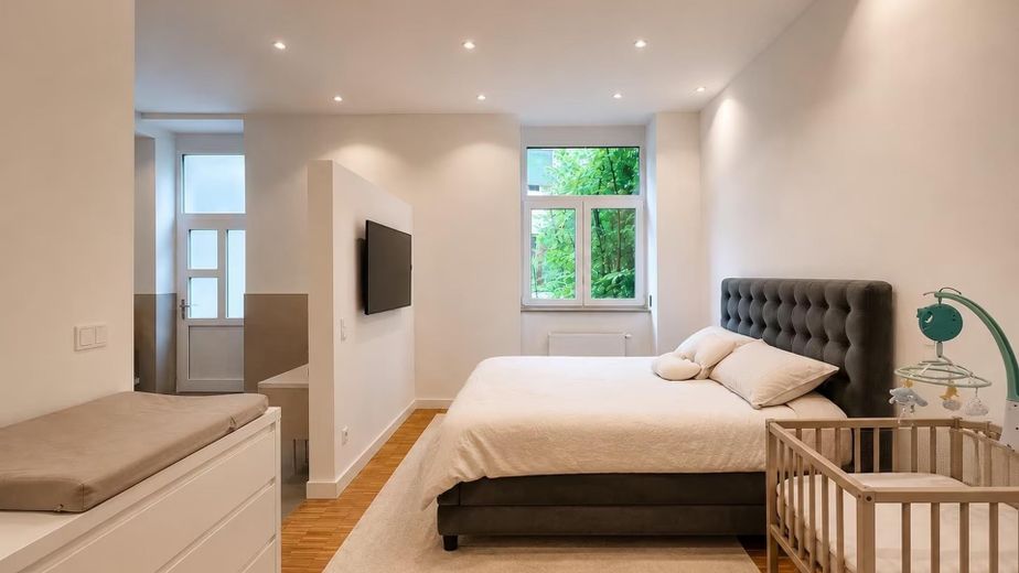 Urbaner Rückzugsort in Haidhausen, Hochwertiges Design-Loft mit separatem Cityoffice – Schlafraum mit viel "Luft"