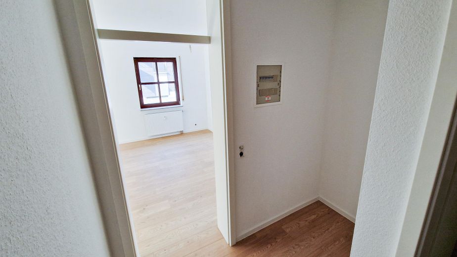 Renovierte 2-Zimmer-Wohnung in Korb mit Garagenstellplatz & Terrasse – Flur
