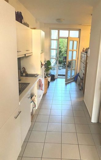 Helles Appartement mit Stellplatz und Einbauküche – Küche