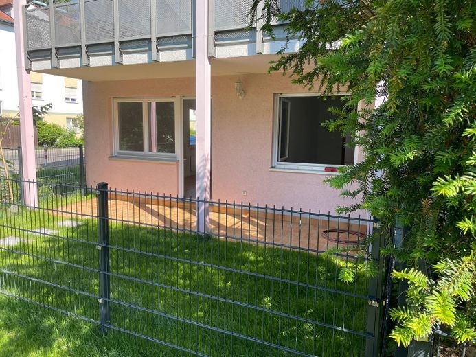 Garten, Wohnzimmer und Küche