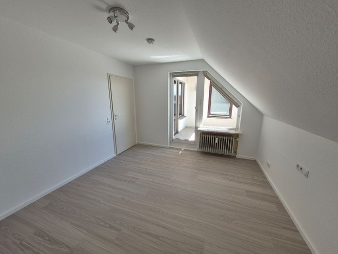 Esclusivo appartamento mansardato centrale di 3,5 locali con finiture interne di pregio, loggia e cucina componibile – Schlafzimmer 2