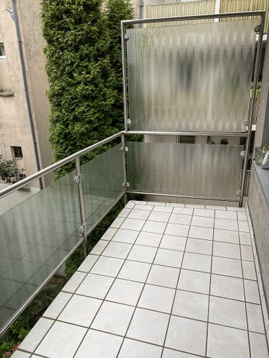renovierte Wohnung mit Balkon und Blick ins Grüne – Balkon