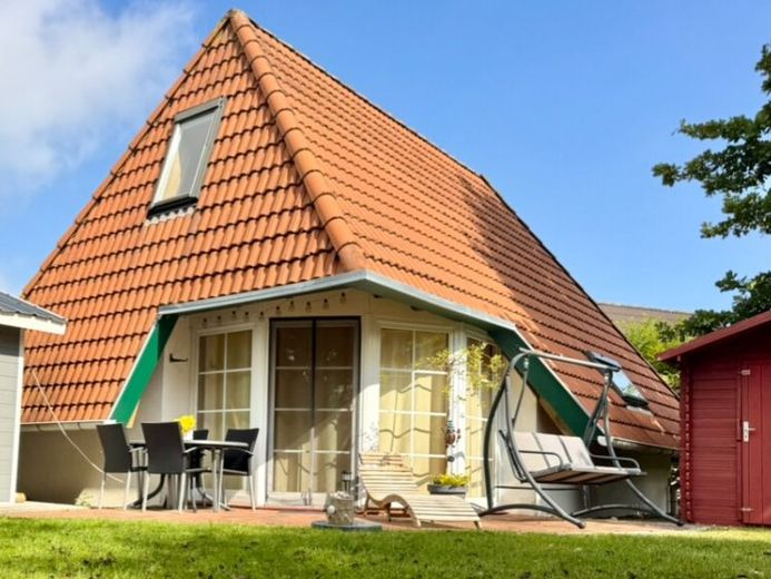 ToHuus Immobilien: schickes Ferienhaus am Deich an der Wurster Nordseeküste ... – Foto 1