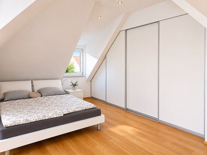 Doppelhaushälfte in München-Untermenzing - großzügig, nachhaltig, familienfreundlich, durchdacht – Schlafzimmer - DG