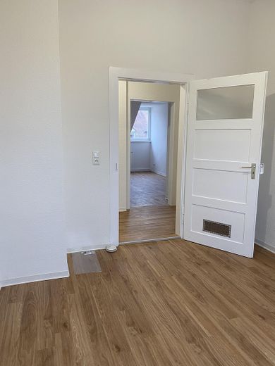 Wunderschöne 3-Zimmer Dachgeschosswohnung in KA-Oststadt – Zimmer 2 Blick Flur