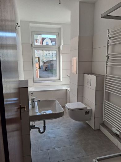 Neu sanierte 3-R-Wohnung In MD.Stadtfeld Ost 104 im  EG. mit BLK. zu vermieten – Bad mit Wanne und Dusche