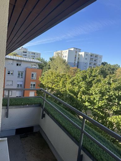 Renovierte 4-ZKB mit Terrasse und Balkon ins Grüne, EBK, 2 Stellplätze – bezugsfrei, provisionsfrei – Balkon (Zimmer 2)