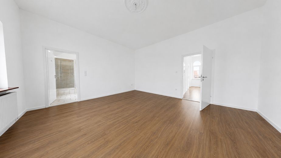 Helle 5-Zimmer-Wohnung im 1. OG – renoviert, neue Küche, Vollbad, Keller – Foto 3