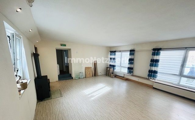 ***Stadthaus mit Charakter und Potenzial in Selb*** – EG Zimmer mit Kamin Ausgang zur Terrasse