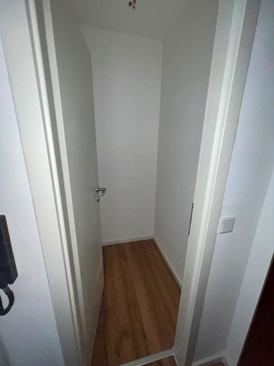 Ankastre mutfaklı, yeni yenilenmiş 2 odalı daire Nürnberg – hemen taşınmaya hazır – Abstellraum