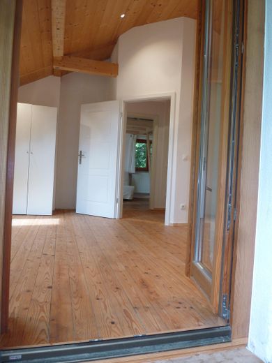 Schlafzimmer v. Balkon aus