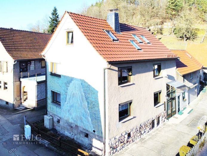 Mietkauf möglich: Mehrgenerationen-Haus in Möckers: 8 Zimmer, 2 Küchen, Nebengelass &amp; viel Platz – Hausansicht Giebel