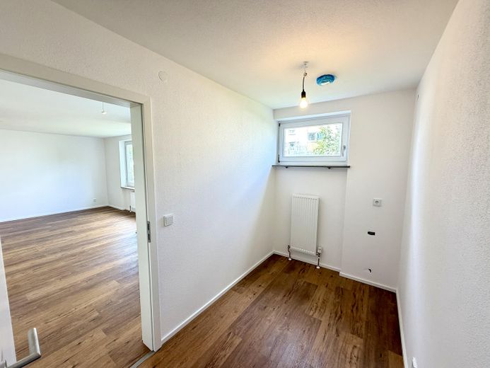 Tolle und gemütliche 3,5-Zimmer-Wohnung im beliebten D-Programm-Viertel von Amberg – Hauswirtschaftsraum/Büro