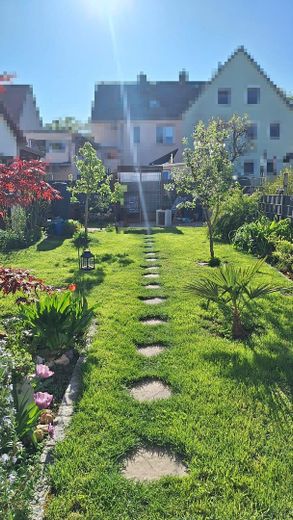 Reihenmittelhaus mit sonnigem Garten – Foto 10