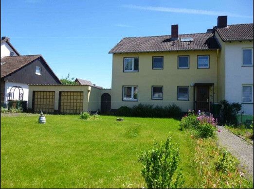 Doppelhaushälfte mit Wintergarten, Kamin, Balkon & Doppelgarage in Hofgeismar – Provisionsfrei von privat! – Photo 1