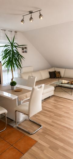 Schöne 3-Zimmer Dachgeschoss Wohnung in Bielefeld AdL (19)  mit Wohnberechtigungsschein – Wohnzimmer