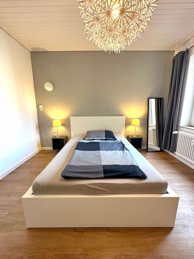 Schöne möblierte 2-Zimmer Altbauwohnung in Neuss Stadtmitte mit Internetzugang – acf62baab2b71c7ed32f3c3261e5e282dd98b978.jpg