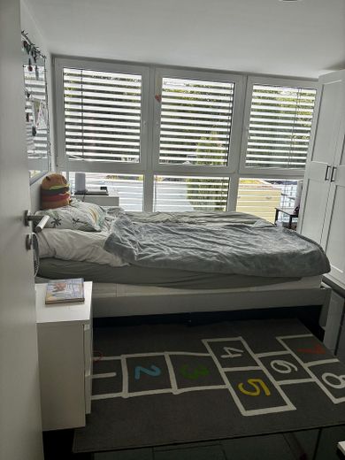 Ten nowoczesny dom w zabudowie bliźniaczej jest gotowy dla Państwa i Państwa rodziny w Unterschleißheim-Hollern. – Kinderzimmer 1