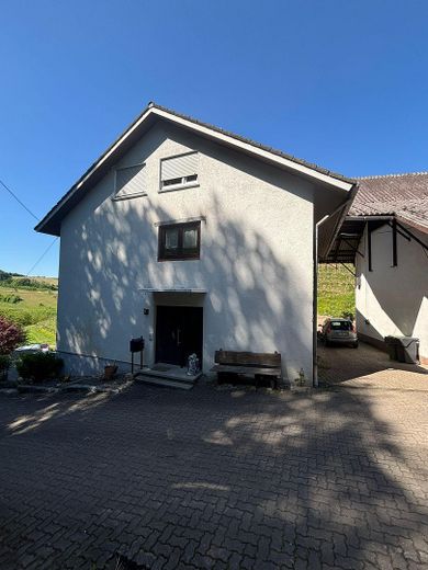 Attraktive Immobilie inmitten der Weinberge von Bottenau – Seitenansicht