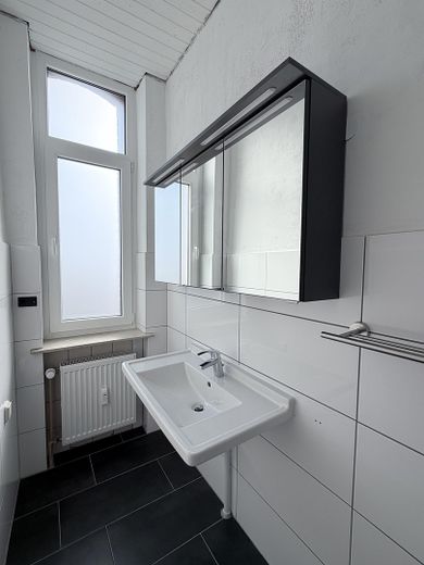 Großzügige Wohnung in stilvoller Altbauwohnung mit Balkon & Garten – Foto 15