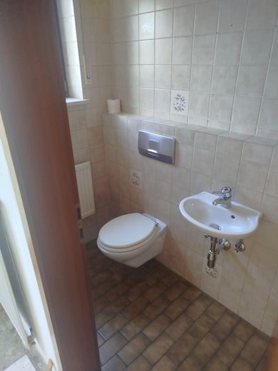 Doppelhaushälfte im Großraum München – Gäste-WC