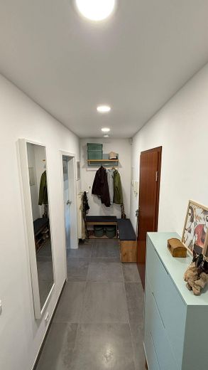 PROVISIONSFREI: Stillvolle 2-Zimmer-Erdgeschosswohnung mit Südterrasse und eigenem Garten – Flur