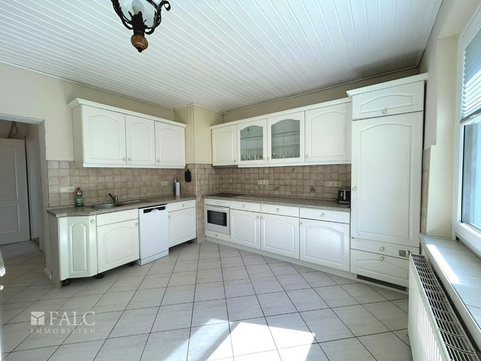 ***Ihr neues Zuhause im Grünen auf über 2.300 m² Grundstück*** – Küche