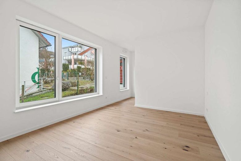 TOP-PREIS! Große Traumwohnung mit Seeblick – Schlafzimmer 1