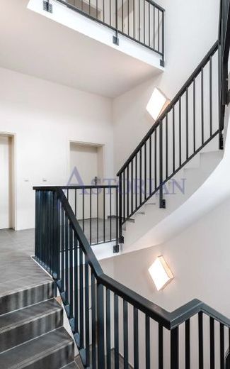 Dachgeschosswohnung in kernsanierter Stadtvilla in Lichterfelde – Hausflur