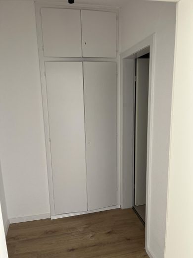 Світла, модернізована 1-кімнатна квартира з окремим кухонним приміщенням у Крефельді-Бенраді – Фотографія 4